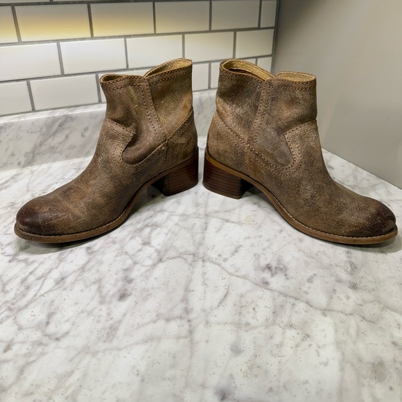 Diba True Walnut Grove Distressed Leather Western Booties, size 7 - Picture 5 of 7